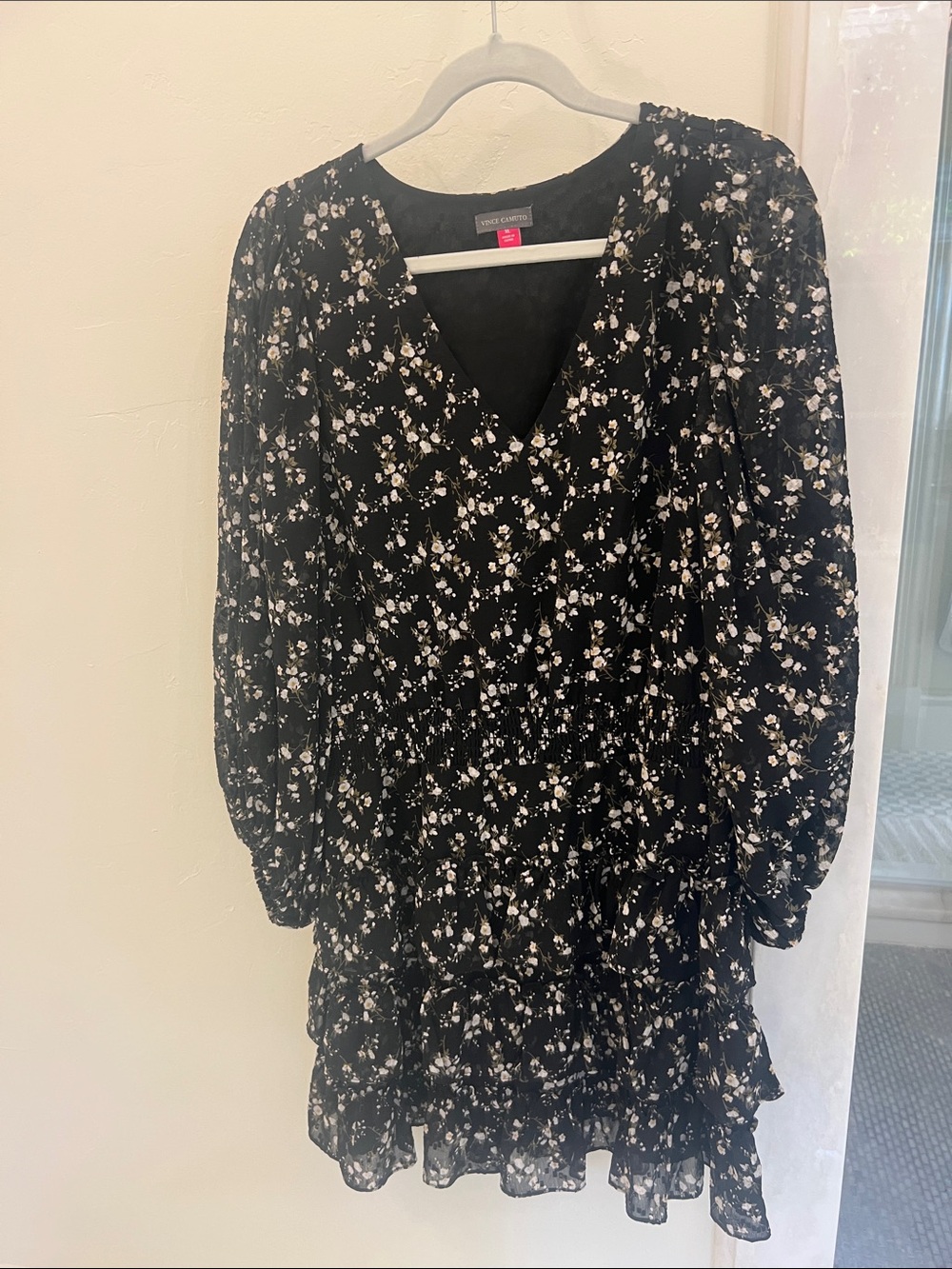 Vince Camuto Black Floral V-Neck Tiered Long Sleeve Dress